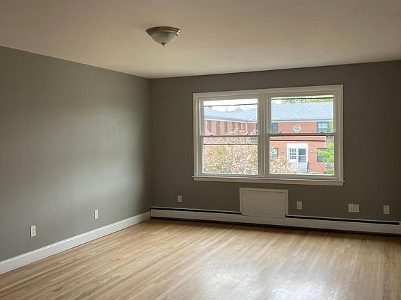 3rd image of 31 Farnham Ave APT 52