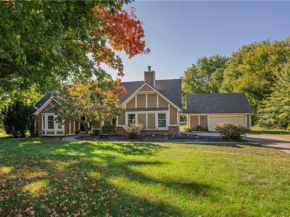 16000 Russell Rd, Stilwell, KS 66085