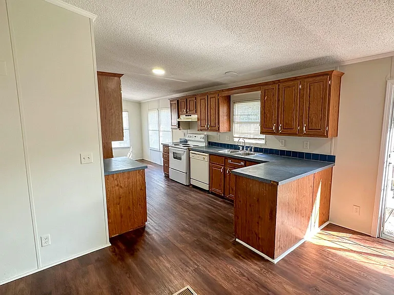16487 Brittany Way — Photo 9