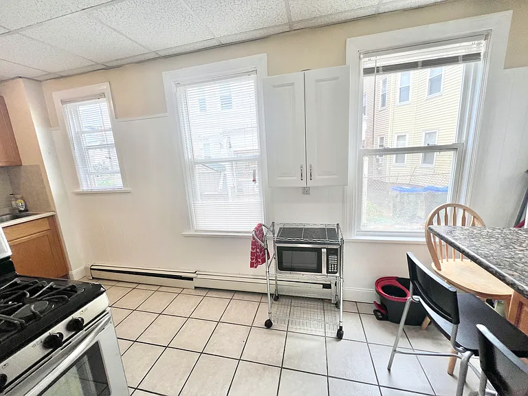 Vinton St — Photo 13