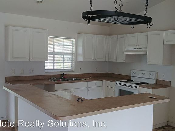 3rd image of 721 Manuel St E