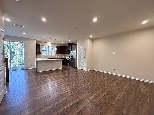 1408 Hopedale Dr — Photo 2