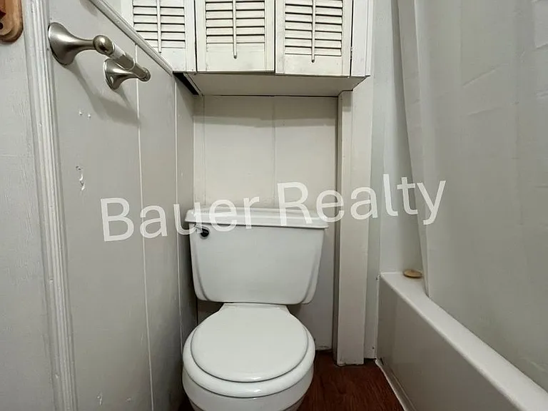 728 W 10th St — Photo 13