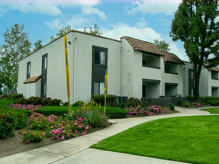 Aventine Apartment Homes — Photo 24