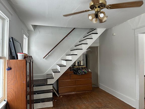 2nd image of 107 N Beecher St