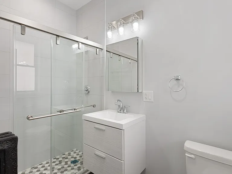 7417-27 N Clark St — Photo 20