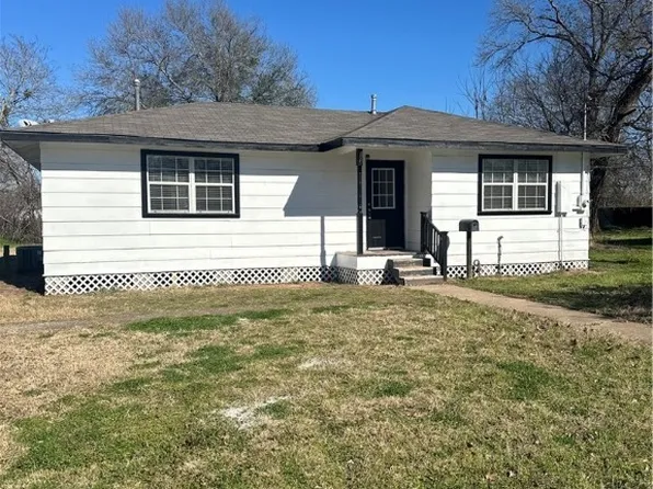 104 N Colorado St, Hearne, TX 77859