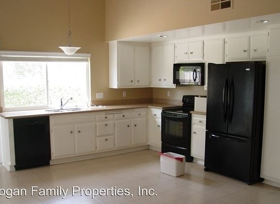 3rd image of 10930 Red Rock Dr