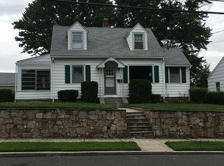 584 Thorme St, Bridgeport, CT 06606