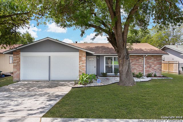 1st image of 835 Saddlebrook Dr