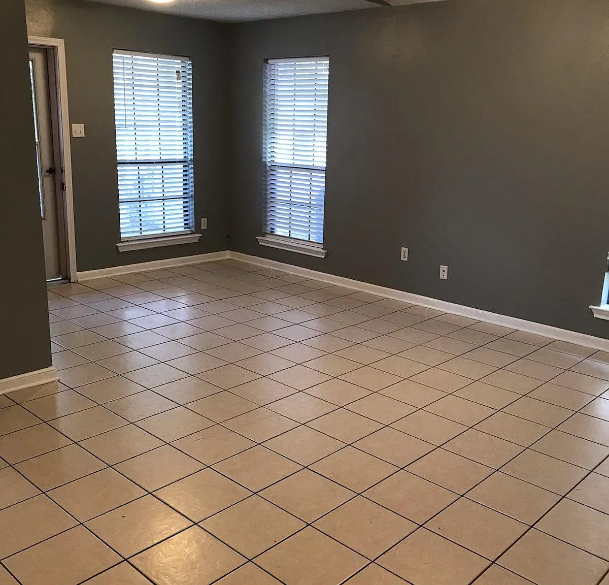 3 bed, 1160 sqft, $1,350 — Photo 1