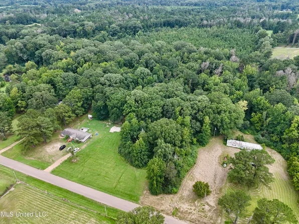 1 Hickory Ln, Terry, MS 39170