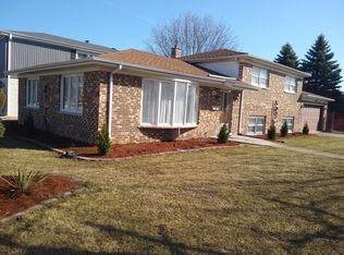 9801 N Grace Ave, Niles, IL 60714