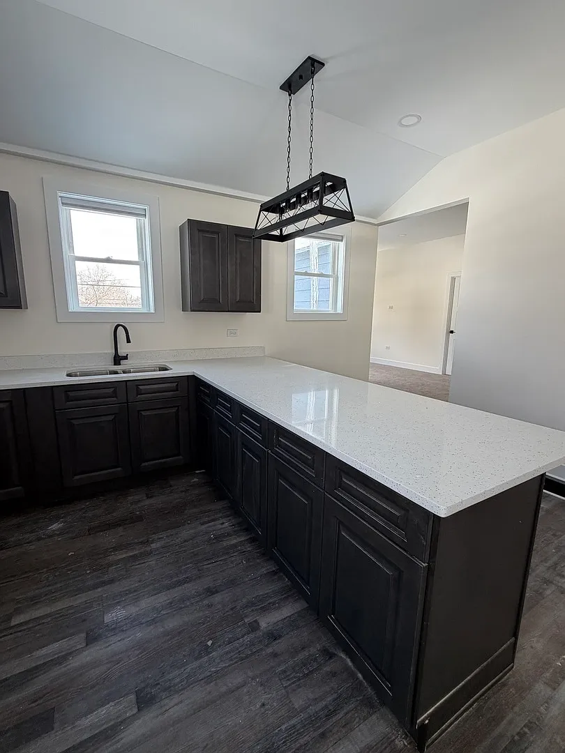 2 bed, 800 sqft, $1,950 — Photo 2