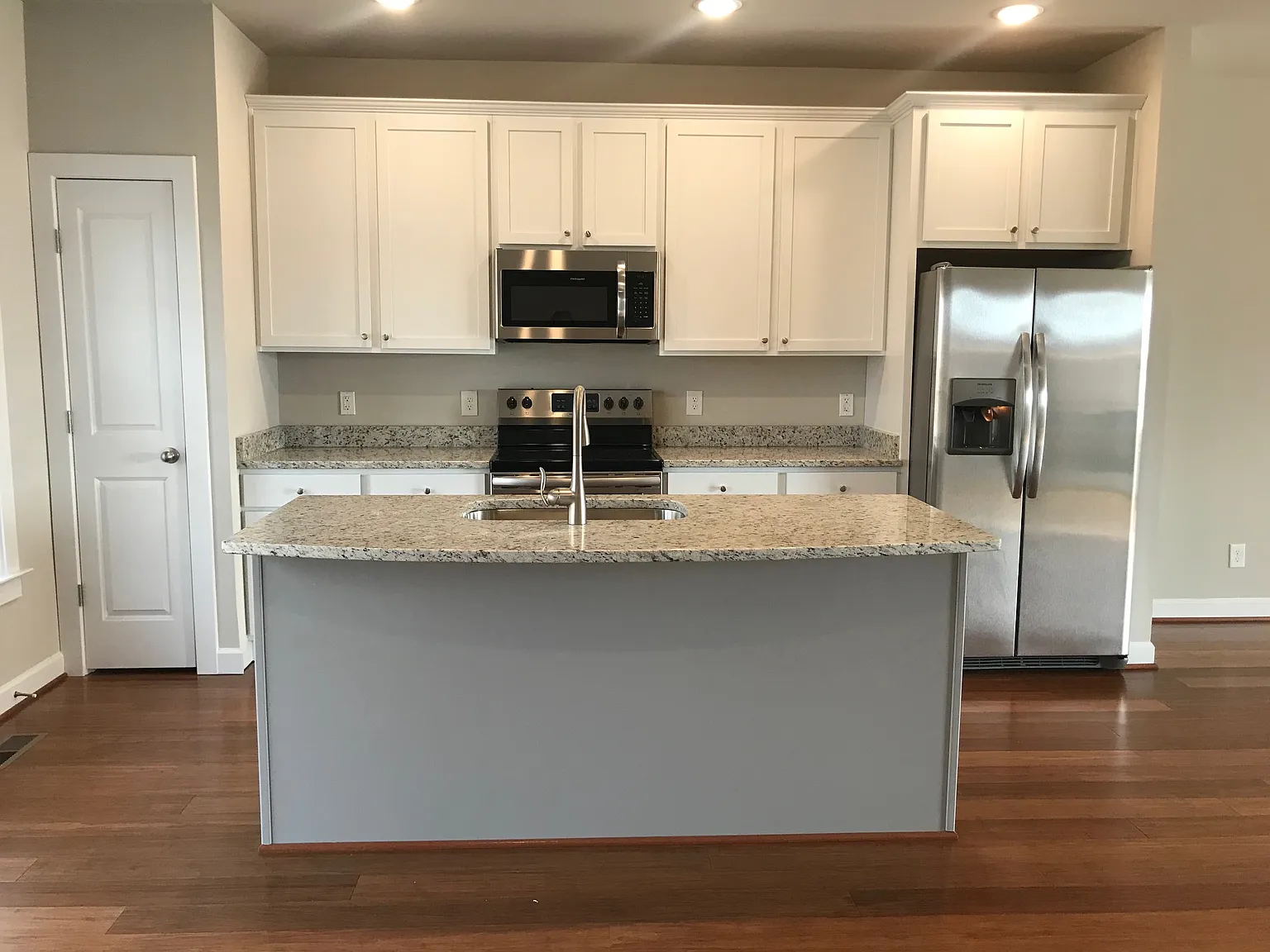 3 bed, 2150 sqft, $2,500 — Photo 4