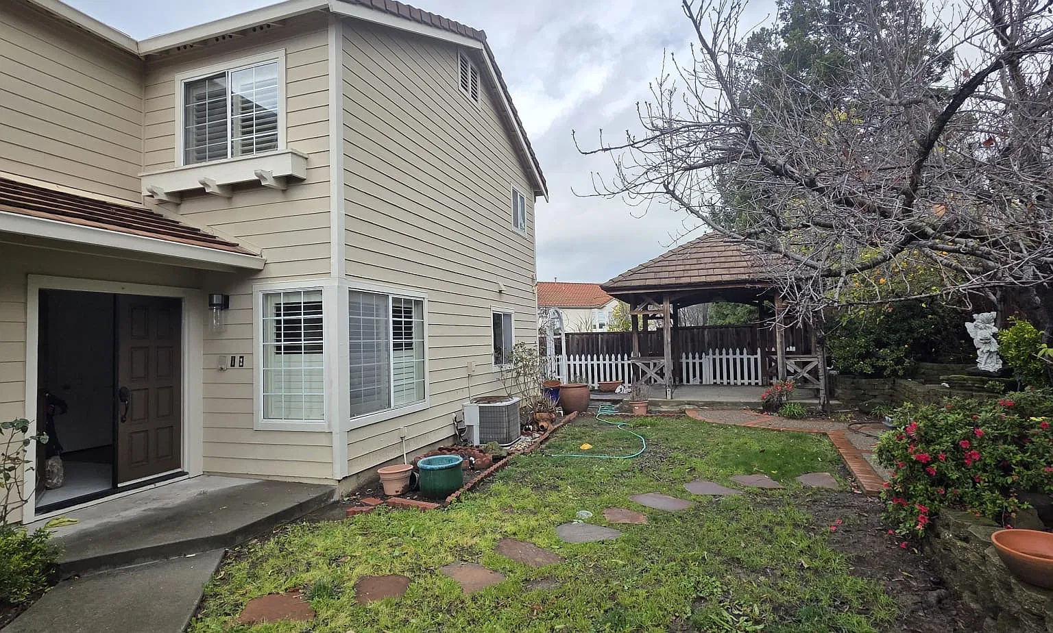 3 bed, 2.5 bath, 1953 sqft, $4,950 — Photo 2