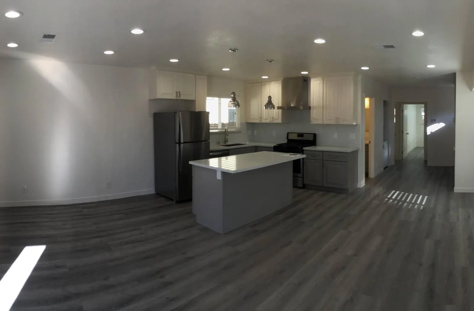 2 bed, 922 sqft, $3,450 — Photo 2