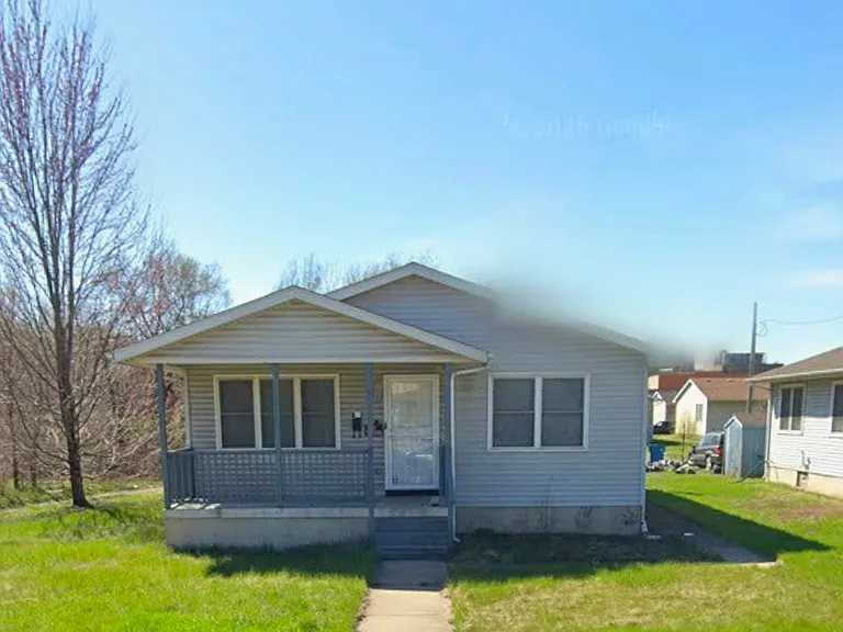 856 Delaware St — Photo 2