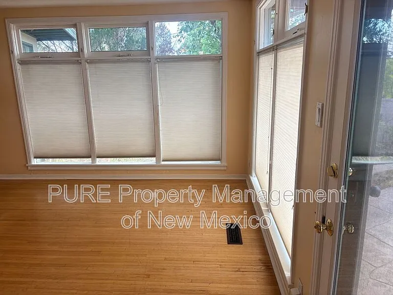 1013 Richmond Dr SE — Photo 5