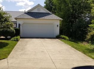 33985 Honeysuckle Ln, North Ridgeville, OH 44039