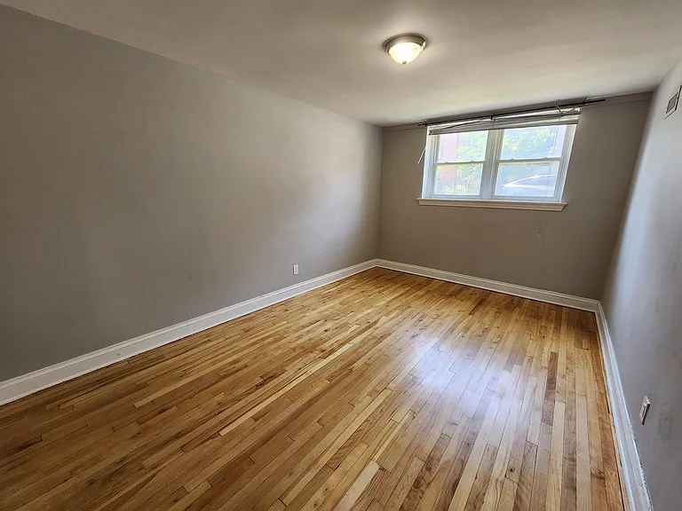 400 2nd Ave #3 — Photo 7