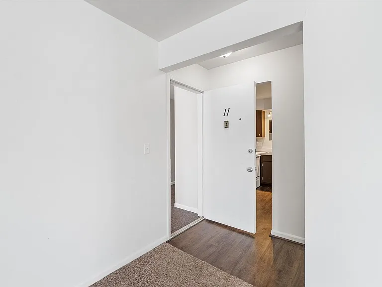 Country Club Park Apartments (320 S. Drake LLC) — Photo 40