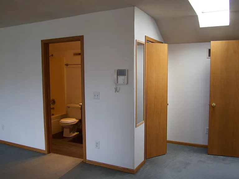 2050 Keokuk St — Photo 7