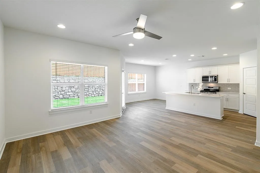 3 bed, 2.5 bath, 1762 sqft, $1,995 — Photo 3