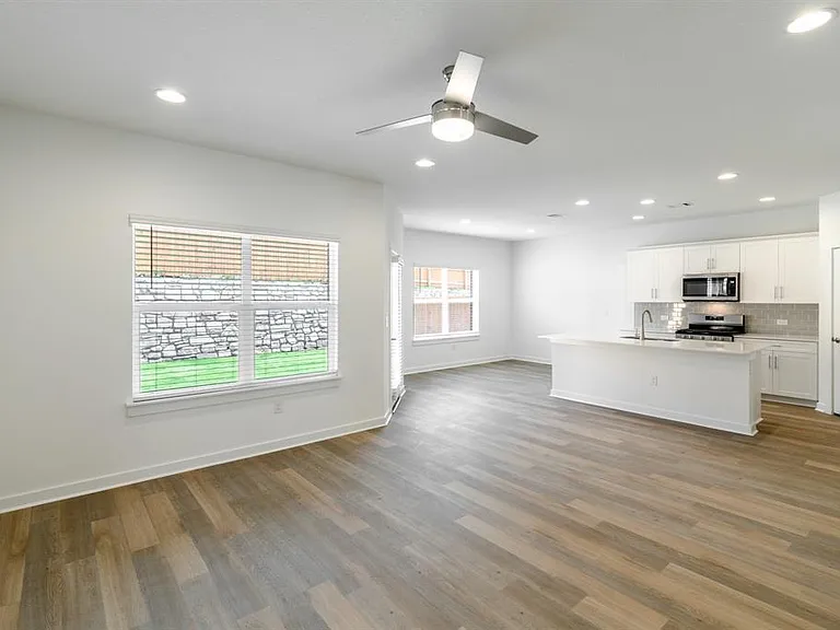 1856 Bonham Ln — Photo 3