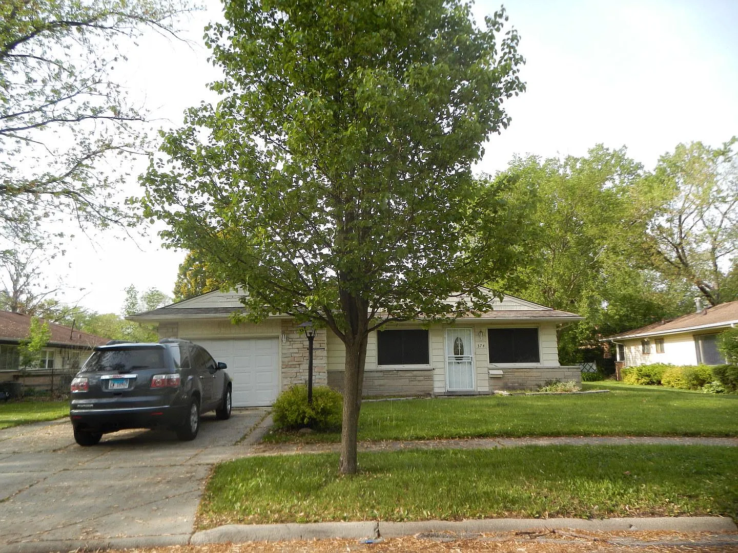 374 Westgate Dr photo 1