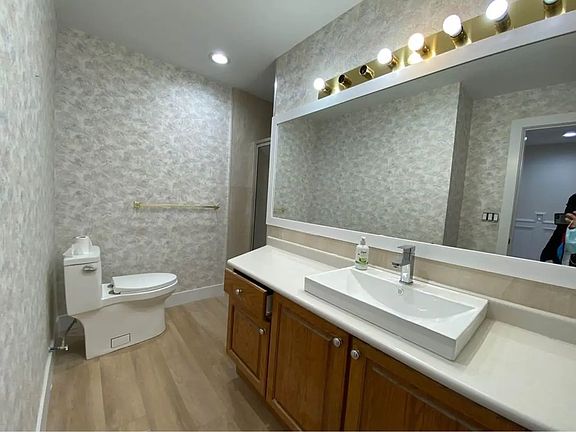 4th image of 5263 Woodsworth St