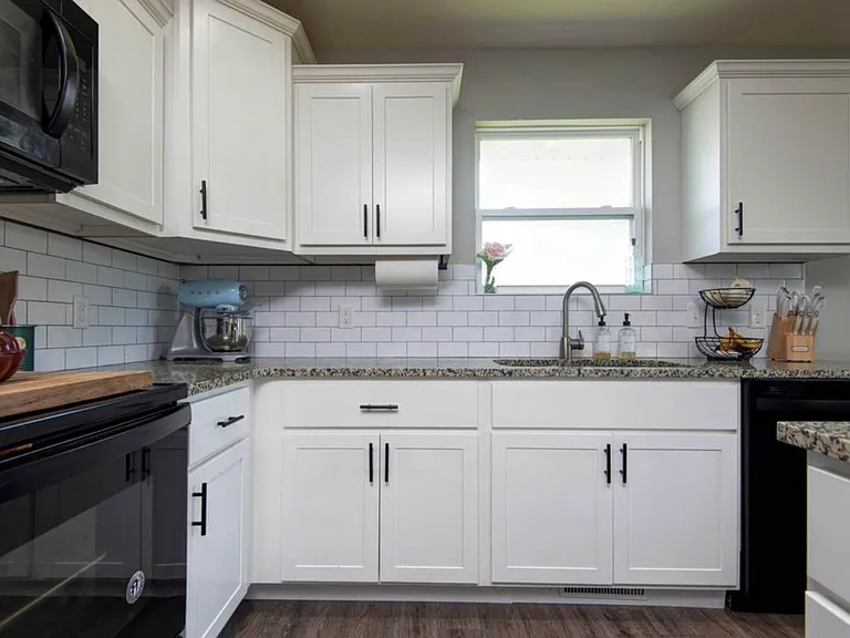 458 Ethan Ave — Photo 5