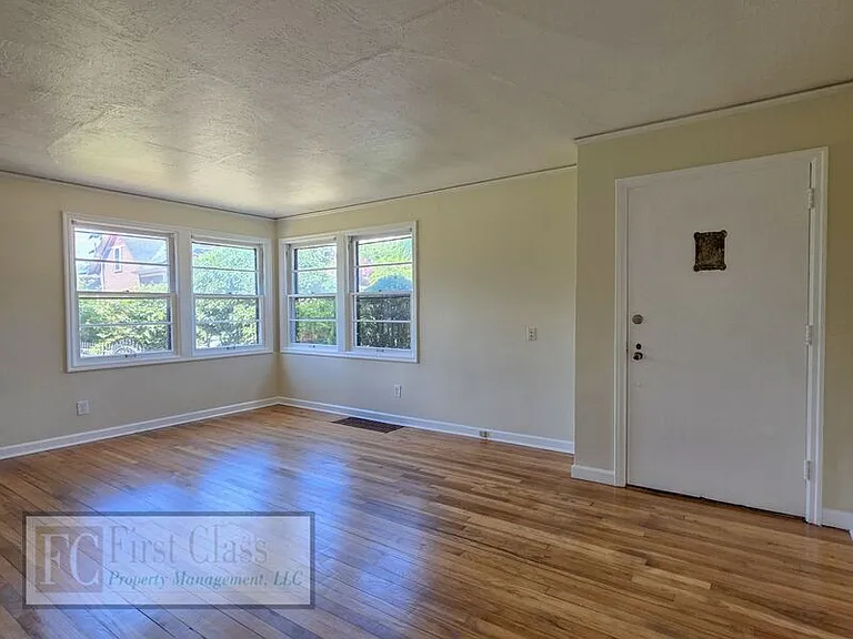 5725 N Montana Ave — Photo 3