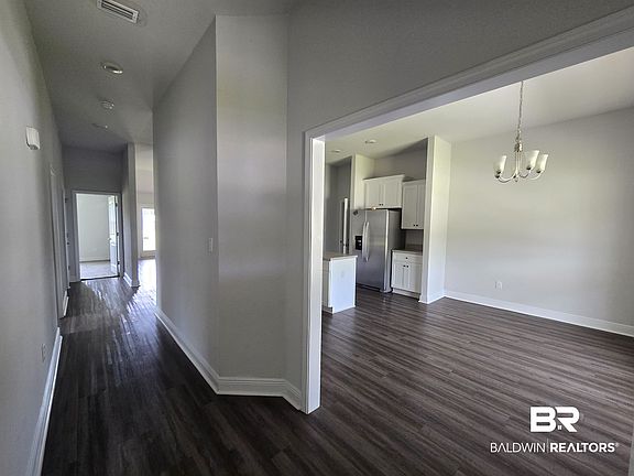 2nd image of 23035 Ridgewood Dr