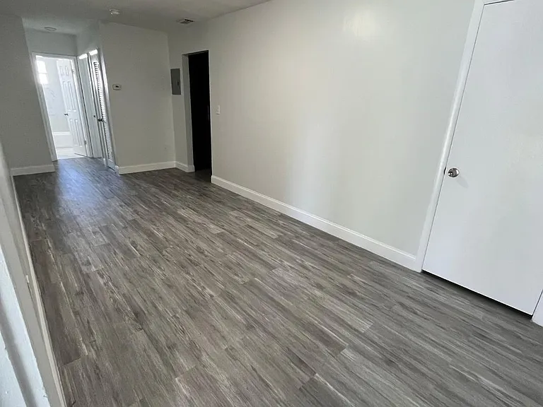 7511 Venetian St #4 — Photo 18