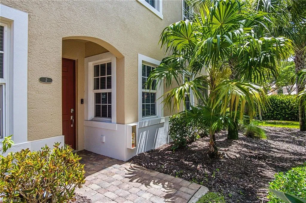 2 bed, 2.0 bath, 1402 sqft, $2,300 — Photo 2