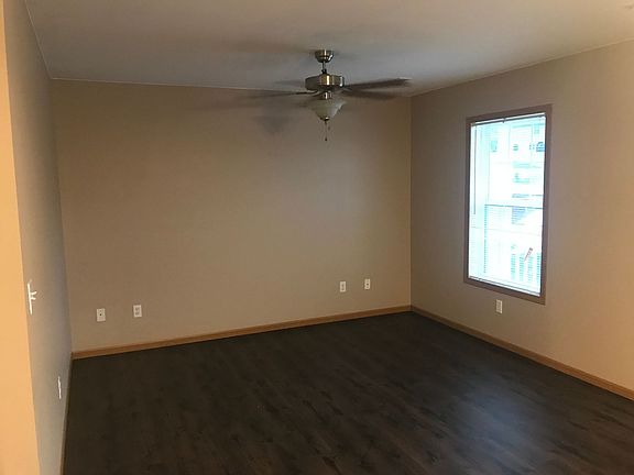 2nd image of 1024 E Jefferson St #B8-1
