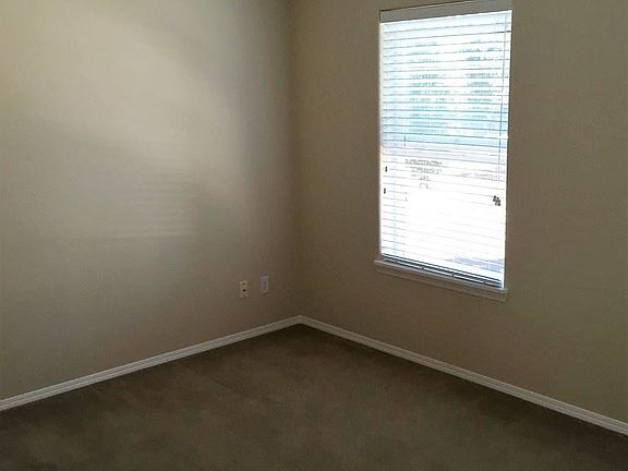 5th image of 518 NE 63rd Ave