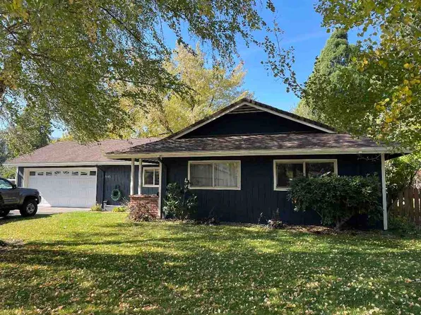 1421 Crescent Dr, Mount Shasta, CA 96067