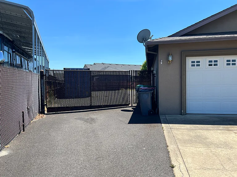 1460 Oxford Park Dr — Photo 20