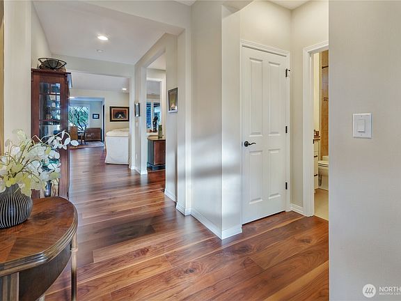 4th image of 8520 Shaw Lane NE