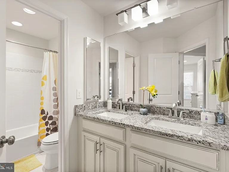 23491 Epperson Sq — Photo 39