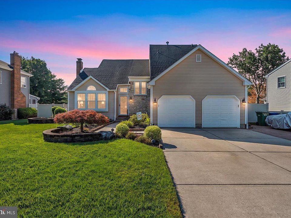 1st image of 14 Abbotsford Dr