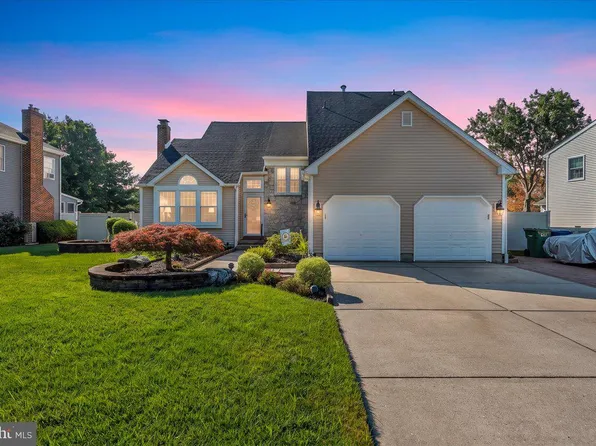 14 Abbotsford Dr, Marlton, NJ 08053