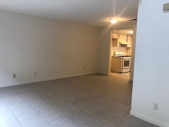 3rd image of 824 N Garfield Ave APT C
