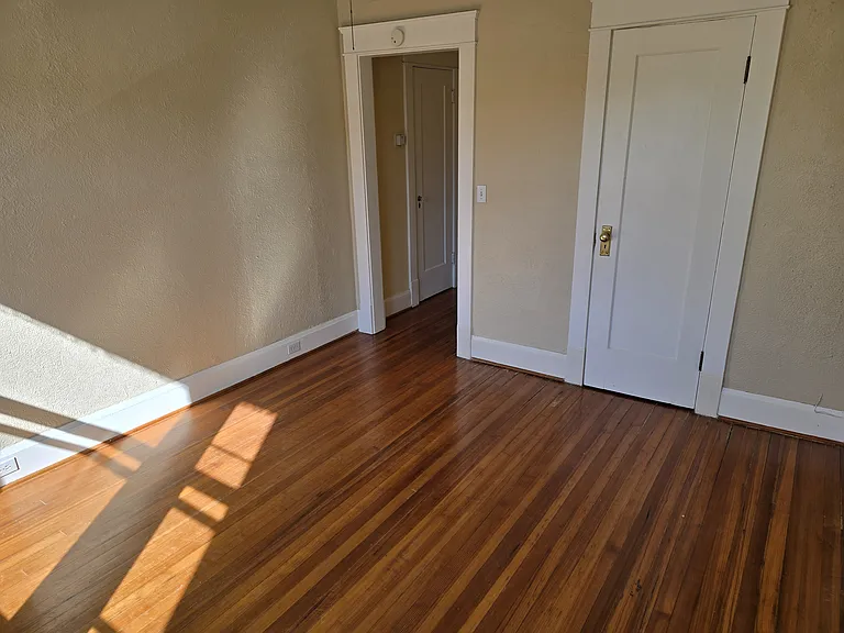 802 McGowen St #11 — Photo 7