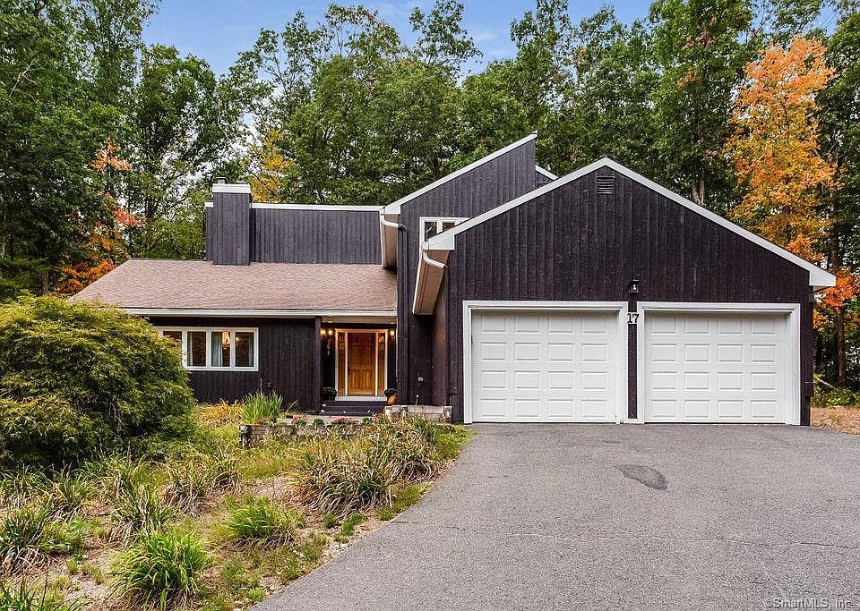 1st image of 17 Pond Side Ln