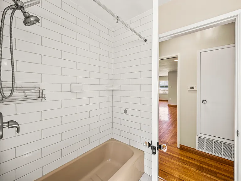 1237 W Oak Ave — Photo 15