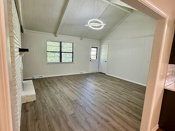 3rd image of 11408 Oak St #1