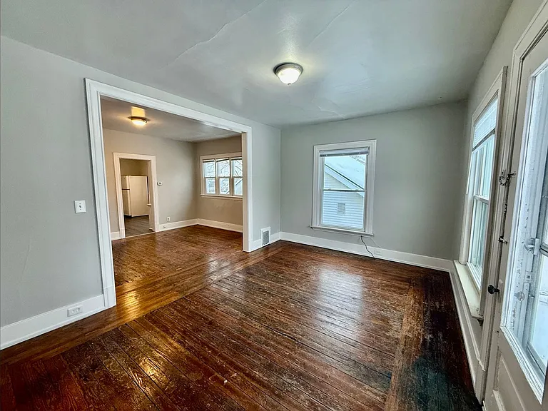 1013 Fremont Ave NW — Photo 7